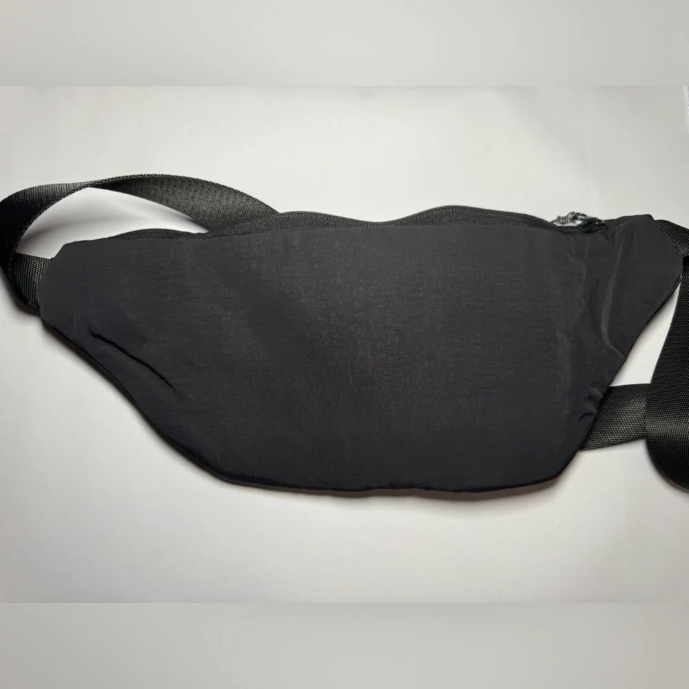NWOT Lululemon Athletica Black Belt Bag – Sleek Modern Design